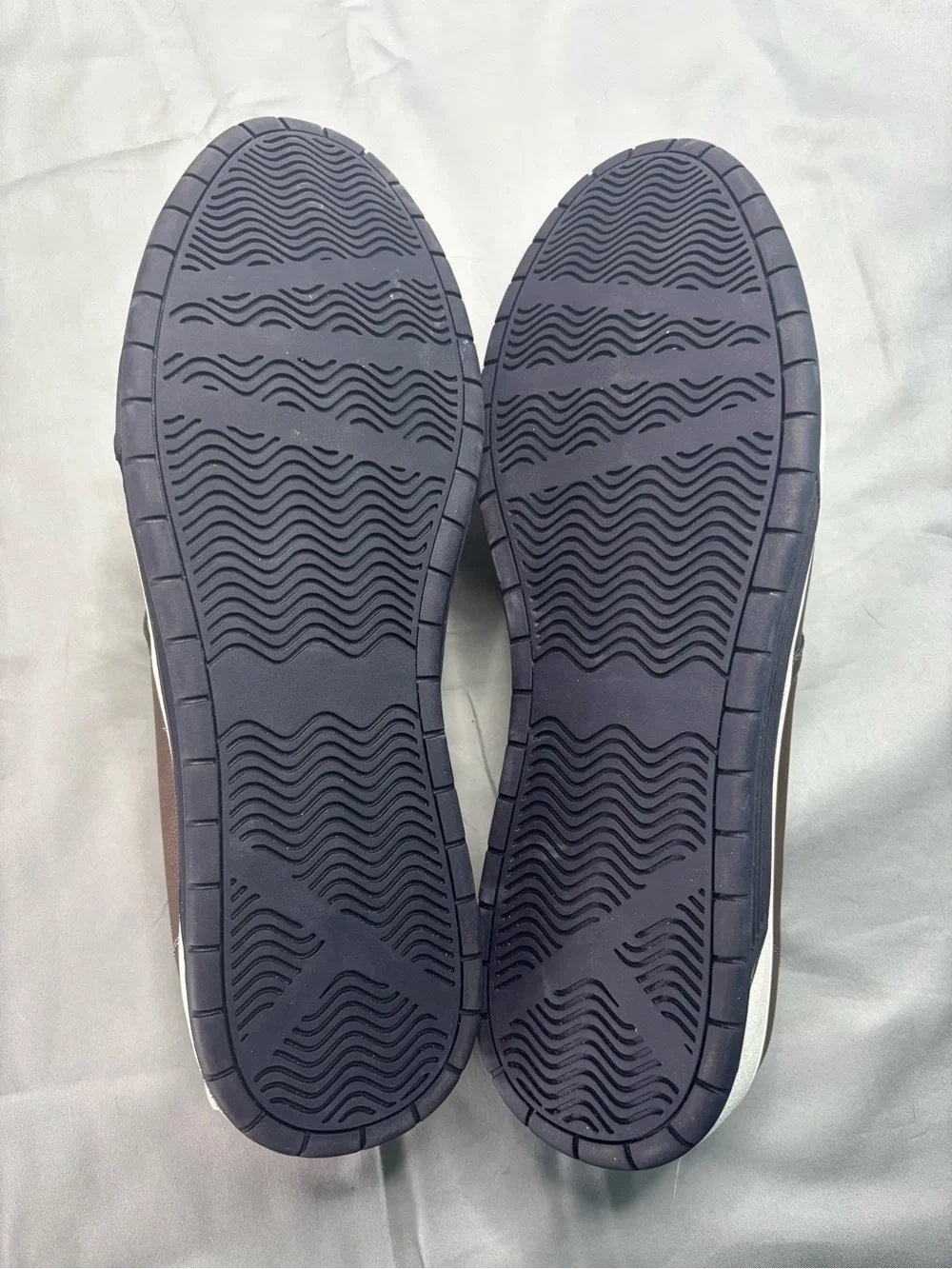 Konhill sleek dark